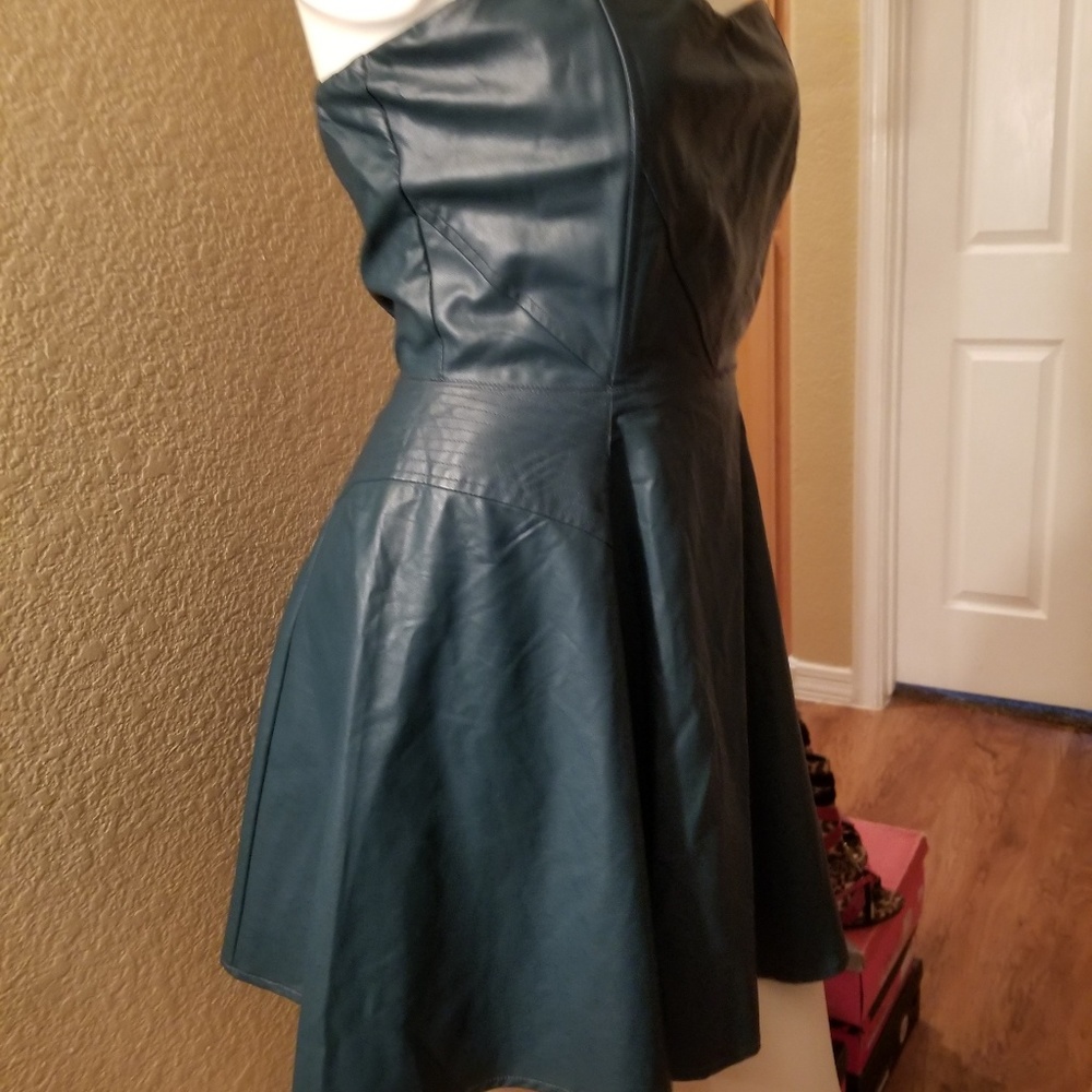 Dress - Picture 2 of 5